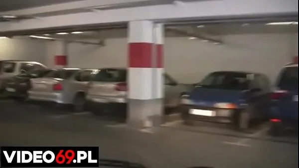 Darmowe filmy erotyczne – Galerianka robi gałę – występuje Iza [ Autosex ]