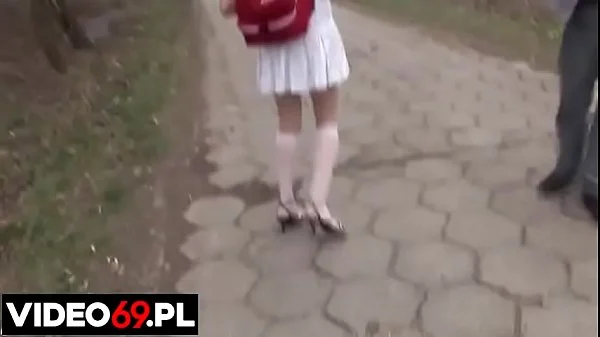Darmowe filmy erotyczne – Kosmiczne rżnięcie na polanie – występuje Natasza [ Polskie Uczennice ]